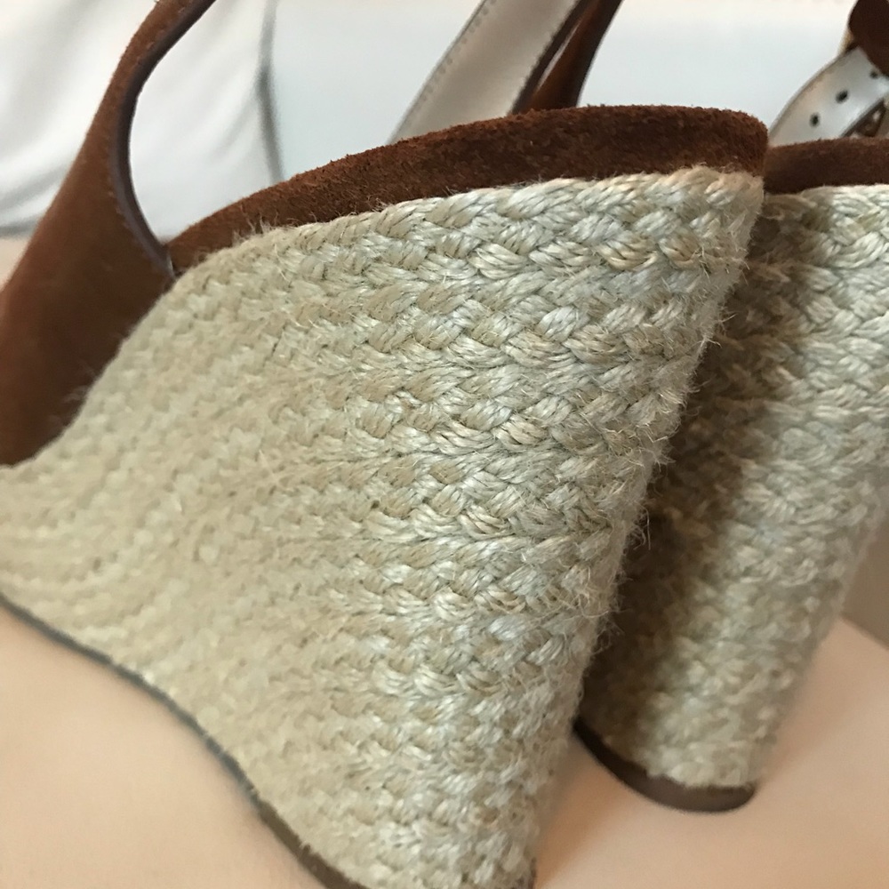 Kors Michael Kors Wedge Sandal. - Picture 7 of 11